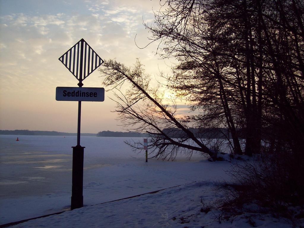 Pension An Der Elsterbruecke Берлін Екстер'єр фото